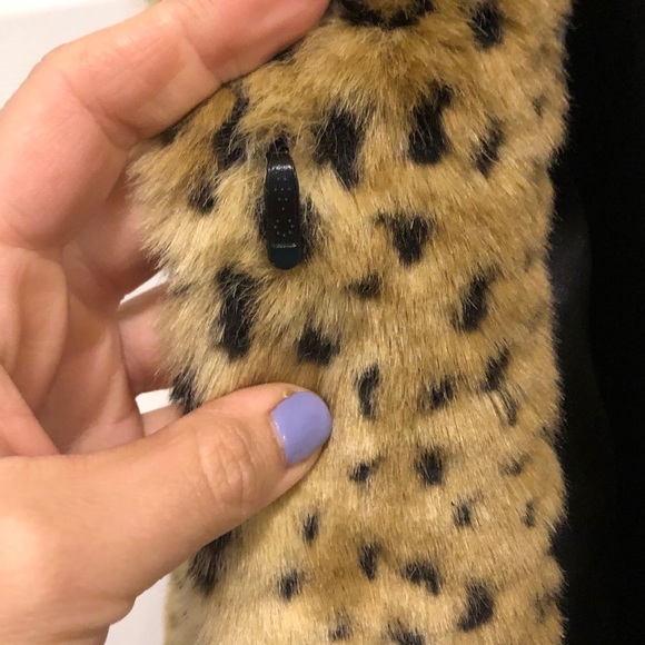 Hooded leopard print faux fur coat LRG - Picture 6 of 8